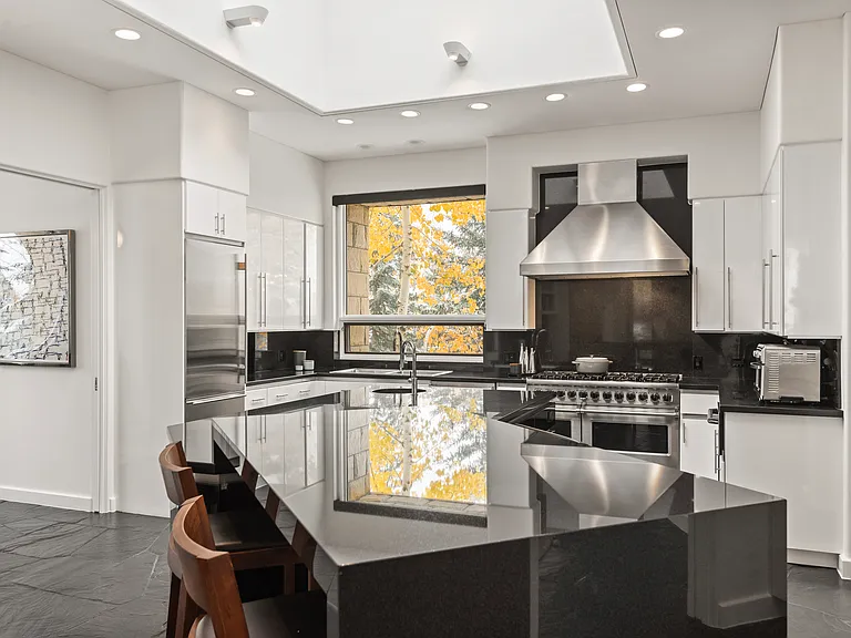 189 Aspen Way — Photo 13