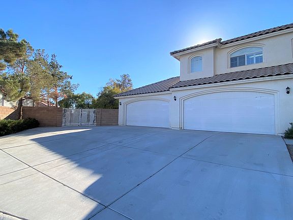 3rd image of 3235 S Tioga Way