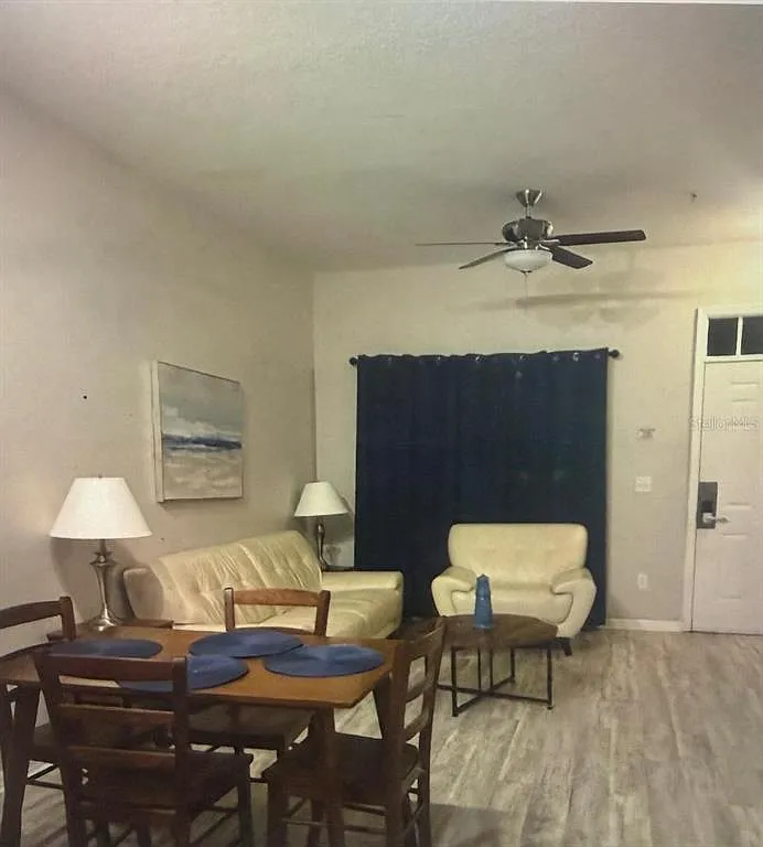 3 bed, 2.0 bath, 1296 sqft, $2,190 — Photo 2