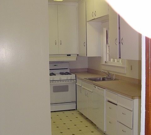 open, eat in kitchen