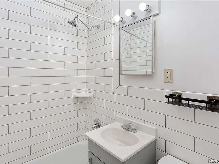 217 E 7th St #217 — Photo 9