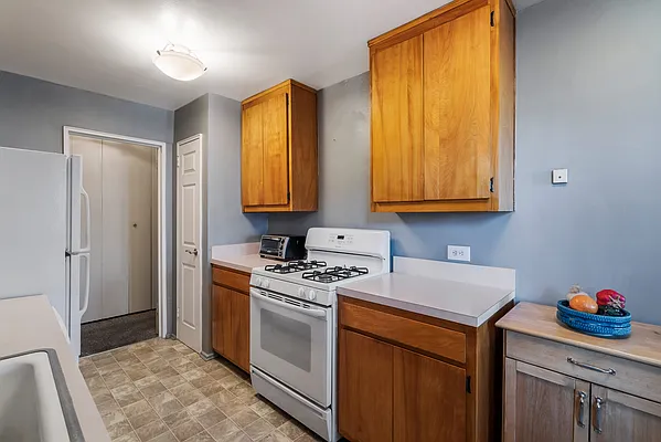 Sold by Lovett Realty, Inc. | media 27