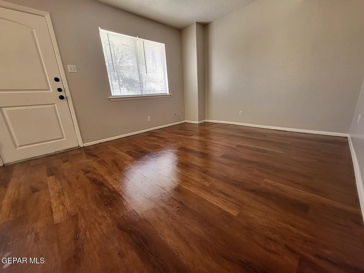 Building Photo - 5209 Carousel Dr #6