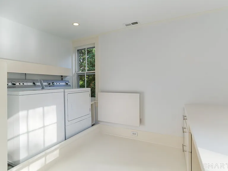 890 Silvermine Rd — Photo 21
