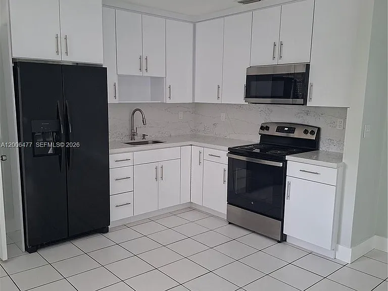 1814 SW 97th Ter #A — Photo 4