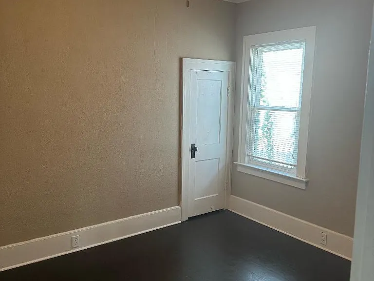 1507 Whitener St — Photo 8