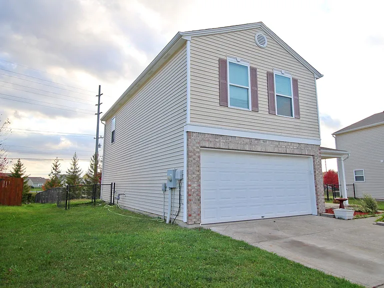 945 Shenandoah Way — Photo 3