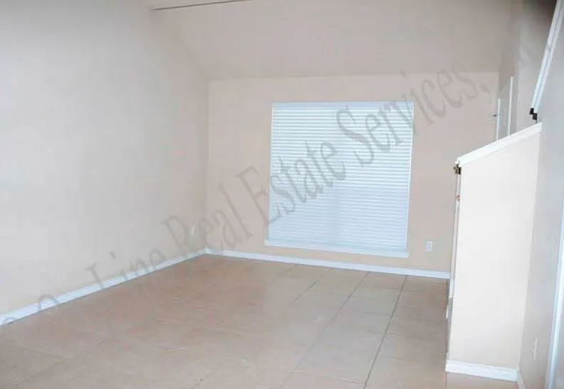 1 bed, 1.5 bath, 850 sqft, $1,350 — Photo 2