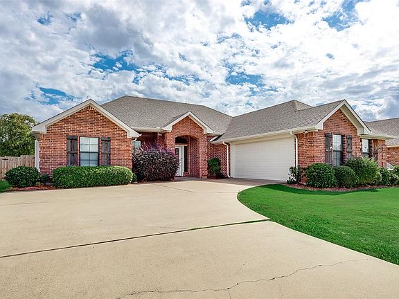 2nd image of 1007 Louise Ln