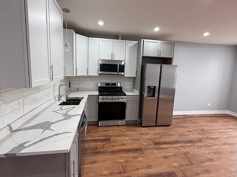 4907 W Walton St #2 — Photo 6