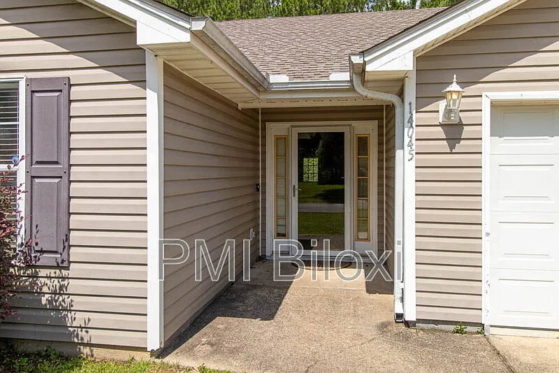 3 bed, 2.0 bath, 1702 sqft, $1,760 — Photo 2