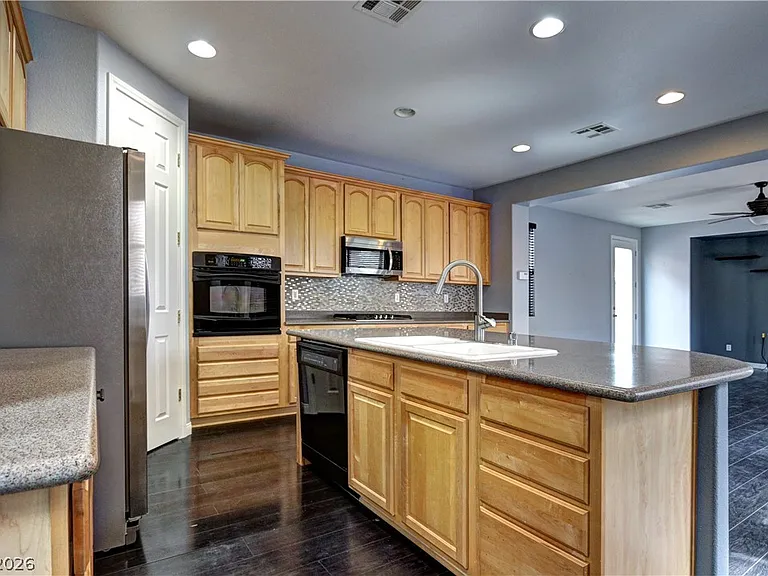 10471 Foggy Glen Ave — Photo 10