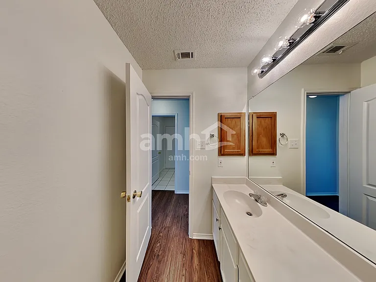 2700 Salado Trl — Photo 13