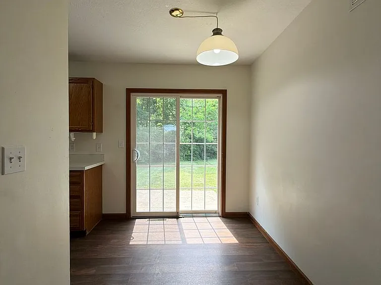 819 Colonial Manor Dr — Photo 5