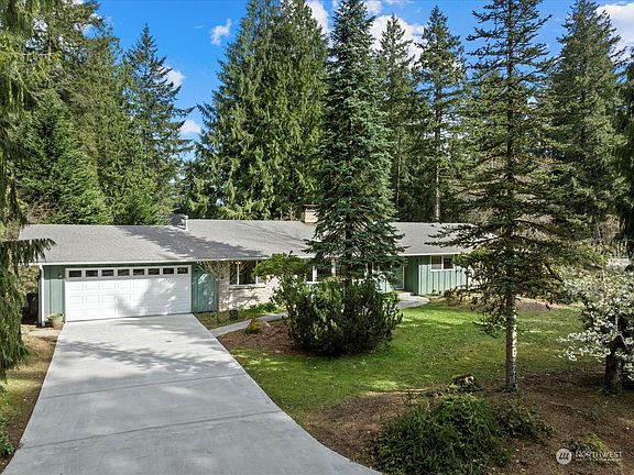 2nd image of 2050 Lakemoor Drive SW