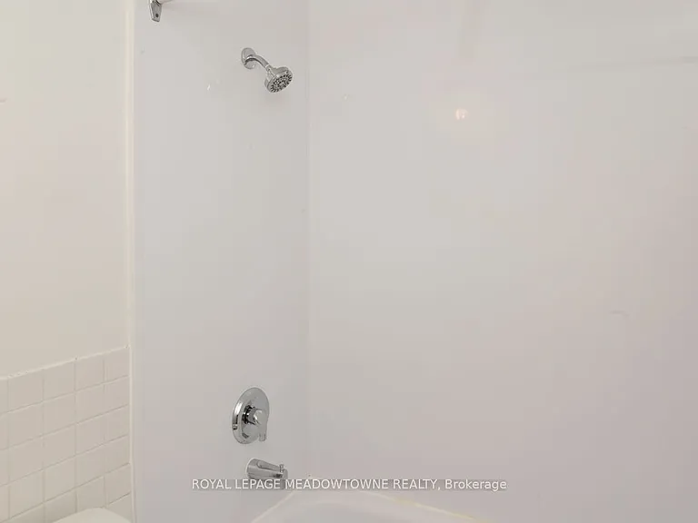 1017 Seneca Ave #508 — Photo 22