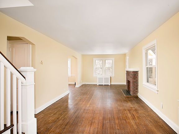 3rd image of 44 Hutchinson Blvd