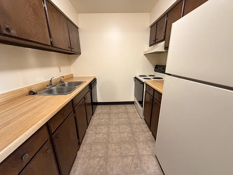Kimberly Club Apartments — Photo 127