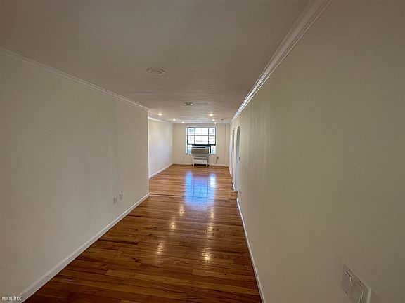 dining area into Livingroom