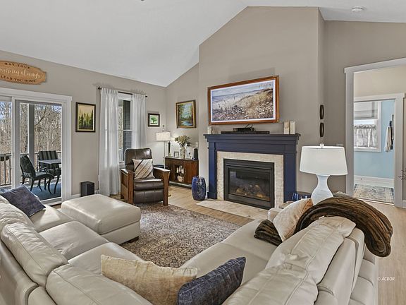 3rd image of 84 University Estates Blvd