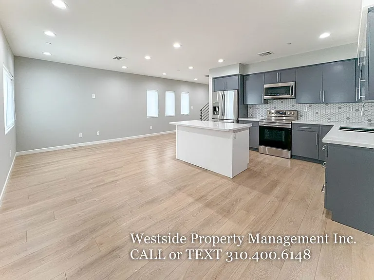 1823 N Van Ness Ave — Photo 2