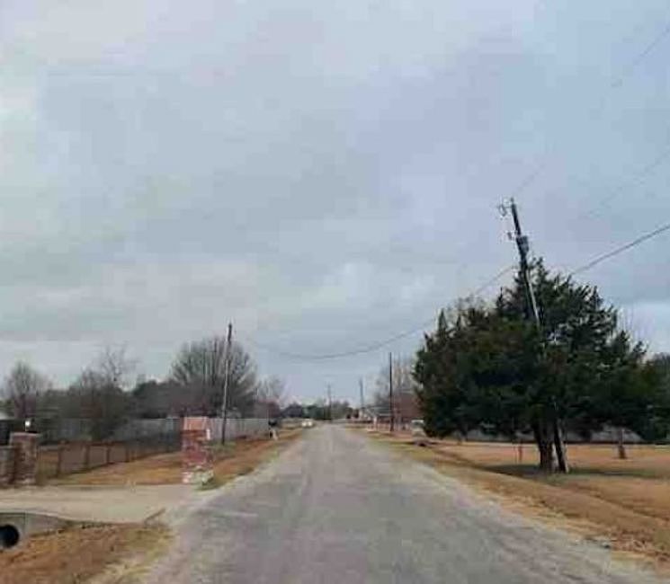 Exterior Neighborhood (street photo)