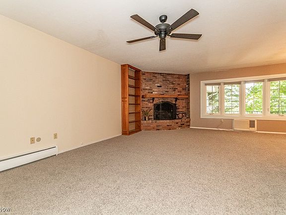 5th image of 1 Meadowlawn Dr Unit 9