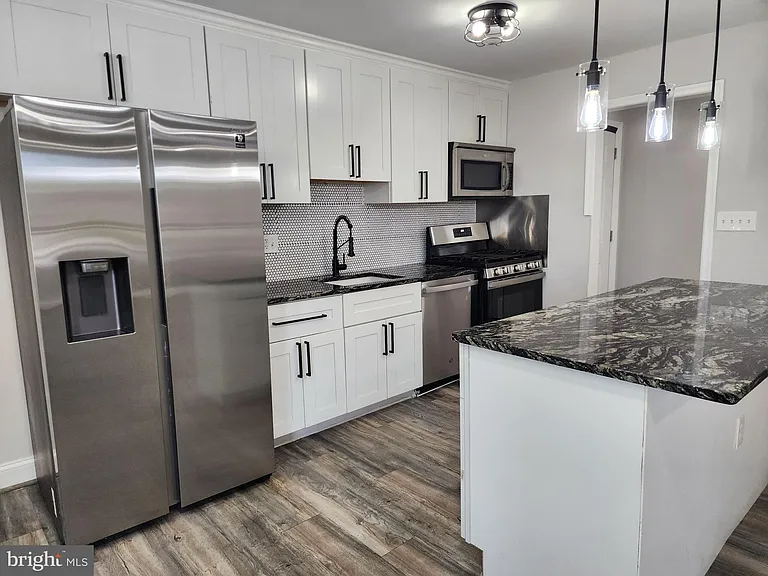 7328 Donnell Pl — Photo 5