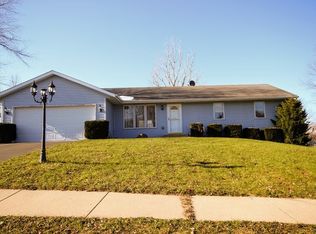 4949 Clearsky Dr, Rockford, IL 61109