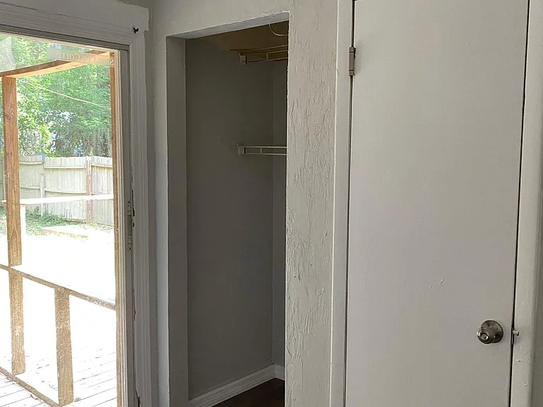 820 NW 1st Pl — Photo 12