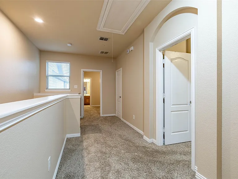 8704 Iron Horse Dr — Photo 10