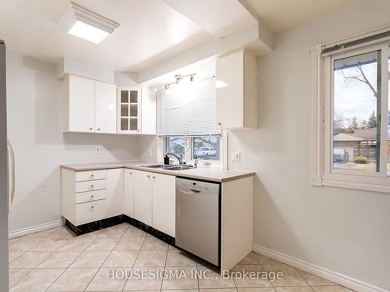 1 Cherrylane Dr N — Photo 3