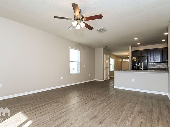 4th image of 11161 Leland Groves Dr