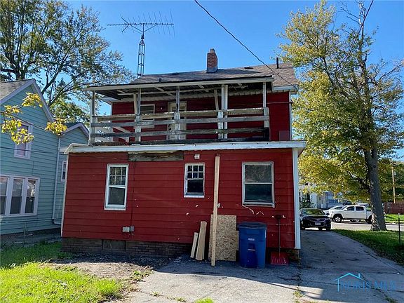 5th image of 861 Oak St