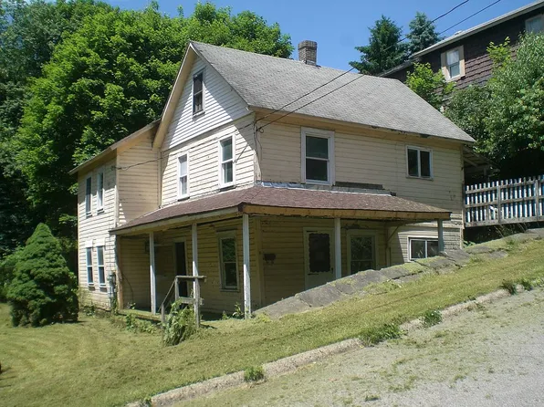 8 Clearfield St, Oil City, PA 16301
