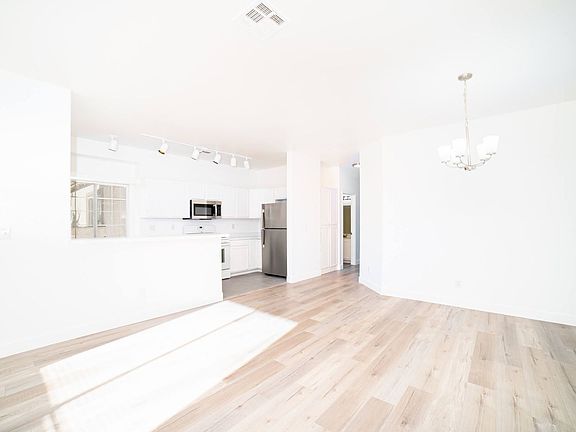 5th image of 5112 Jordan Frey St Unit 203
