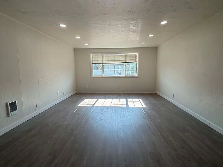 1442 E 18th Ave #20 — Photo 3