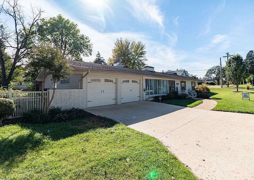 1st image of 998 Cynthia St