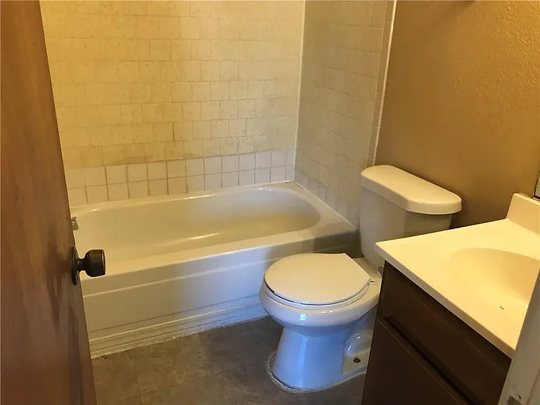 1638 Post Rd #B — Photo 6