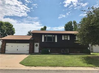 824 Wildwood Dr, Bethalto, IL