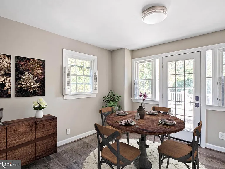 2617 E Maple St — Photo 9