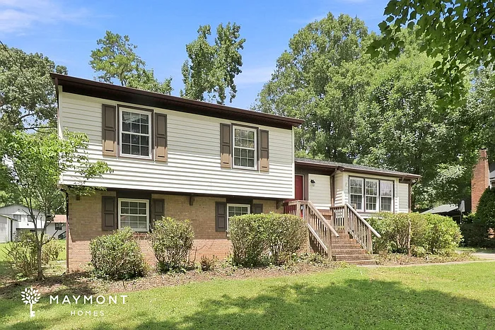 1010 Buckingham Ave — Photo 2