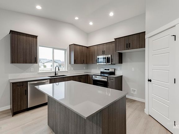 3rd image of 869 N Aleppo Way