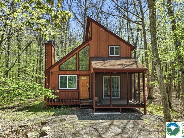 3303 Greenbriar Dr, East Stroudsburg, PA 18301