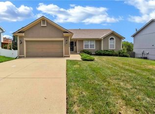 1086 N Lincoln St, Olathe, KS 66061