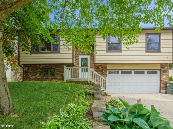 6407 Hillcrest Rd, Cary, IL 60013