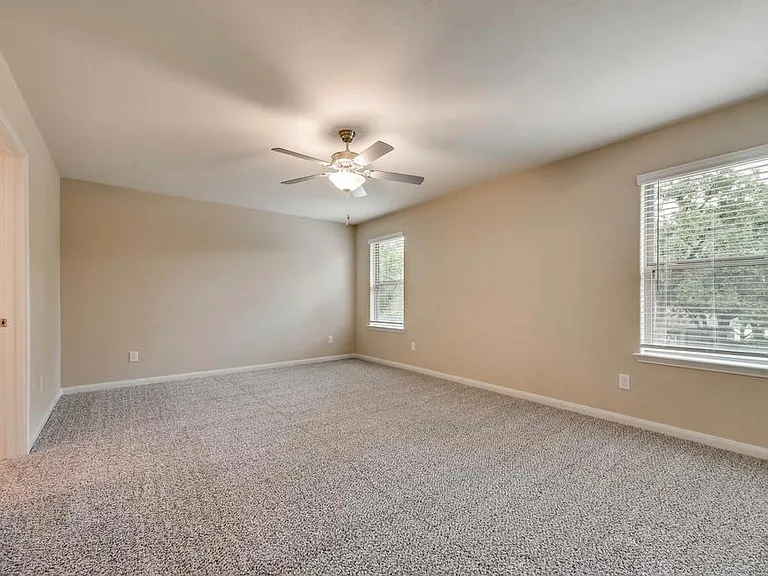 228 Ridgeland Oak Dr — Photo 4