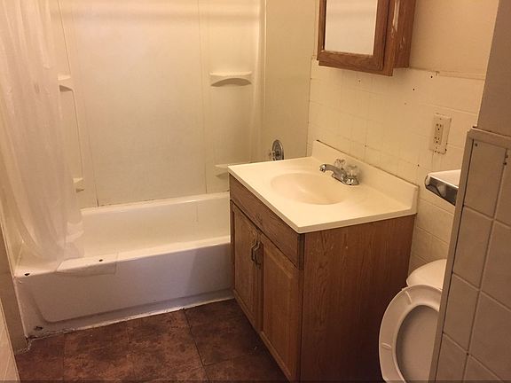 2nd image of 3321 W Saint Paul Ave #3323