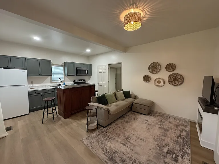 318 W Illinois Ave — Photo 2