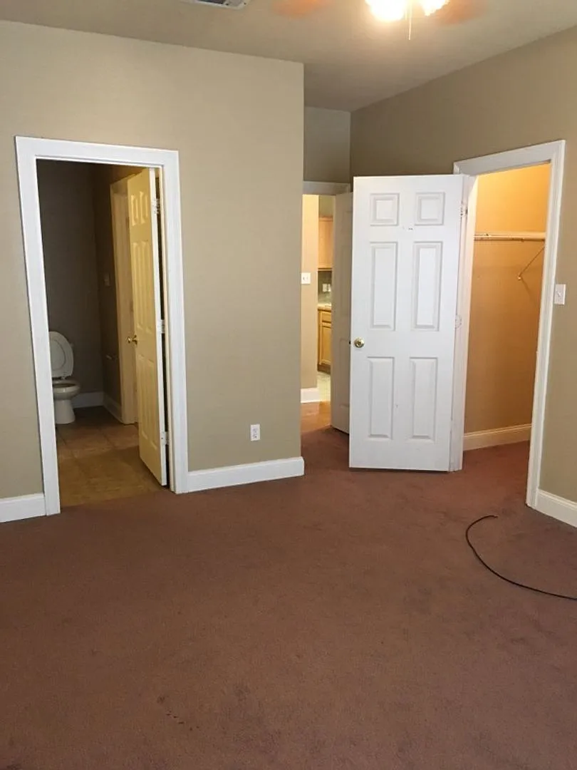 3 Bed, 2 bath — Photo 3
